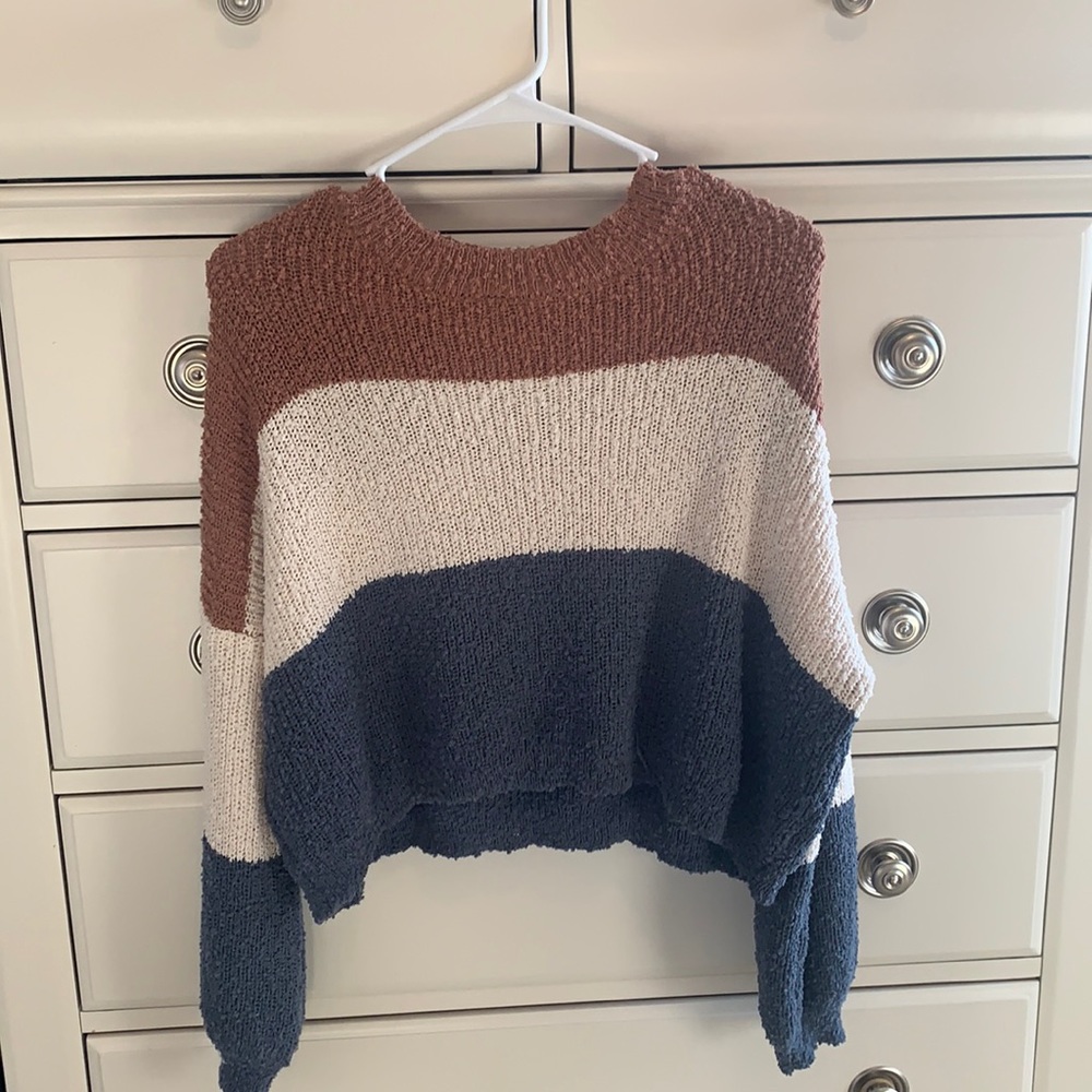 DEBUT CROP SWEATER